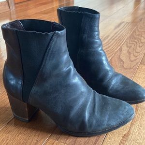 Coclico black leather ankle boots